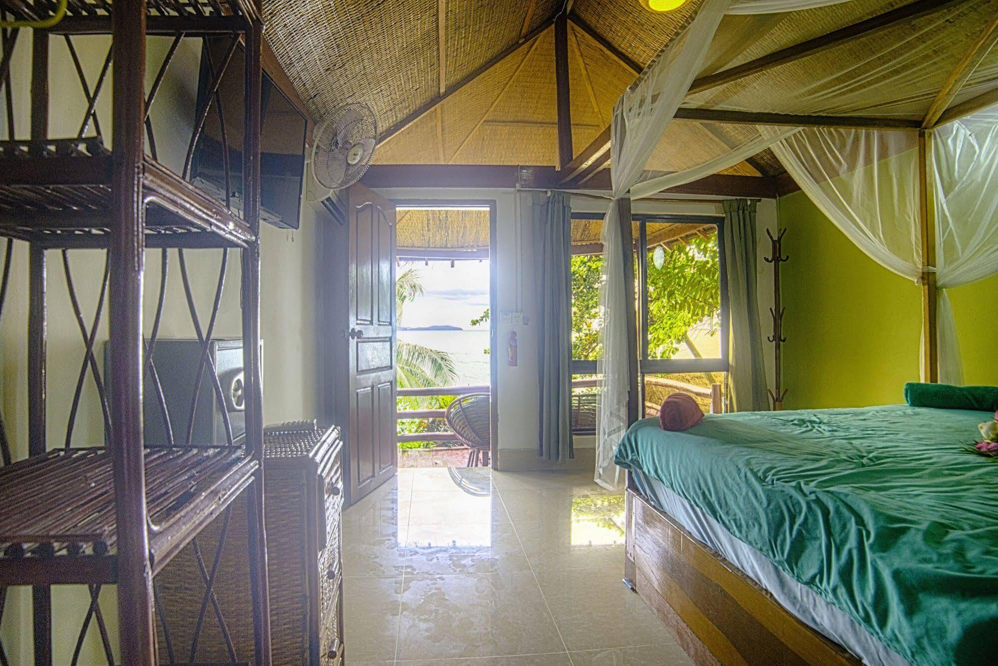 Above Us Only Sky Hotel Sihanoukville Exterior foto